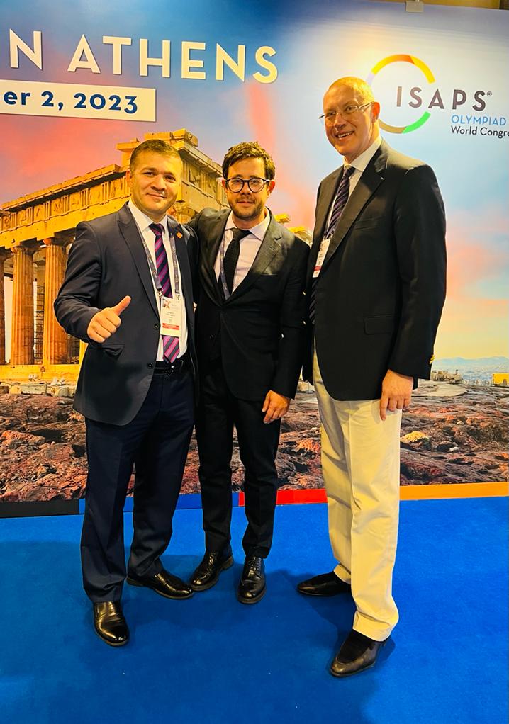 пластические хирурги