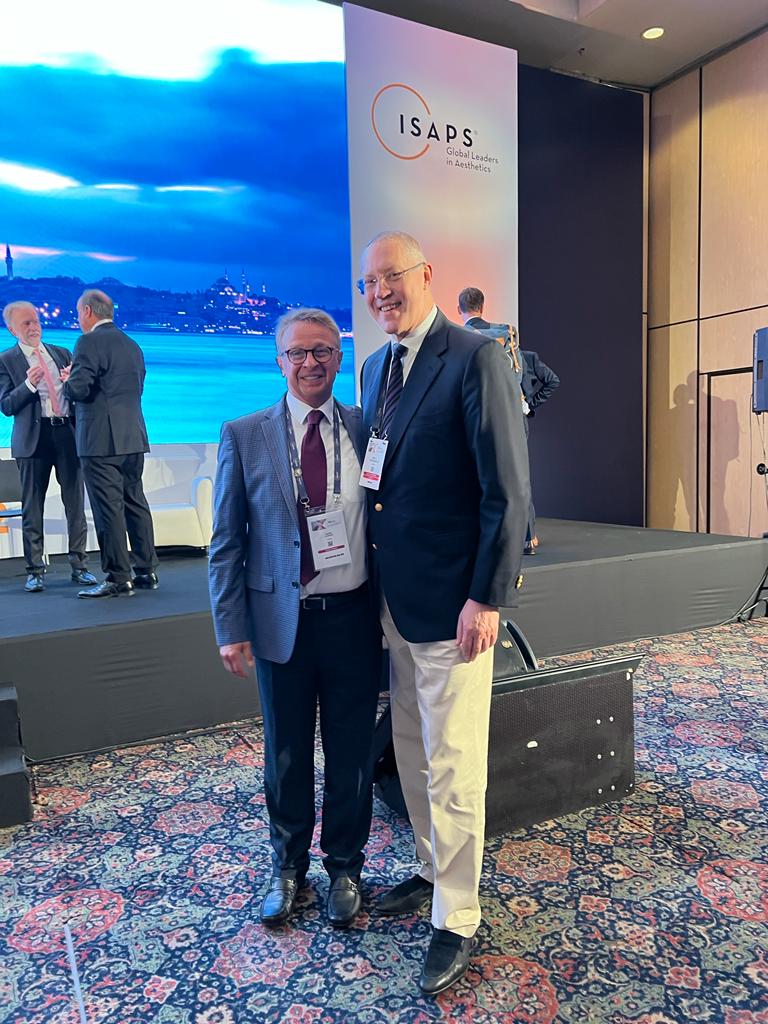 Пластический эстетический и реконструктивный хирург, президент Европейского общества ринопластики Назим Черкес