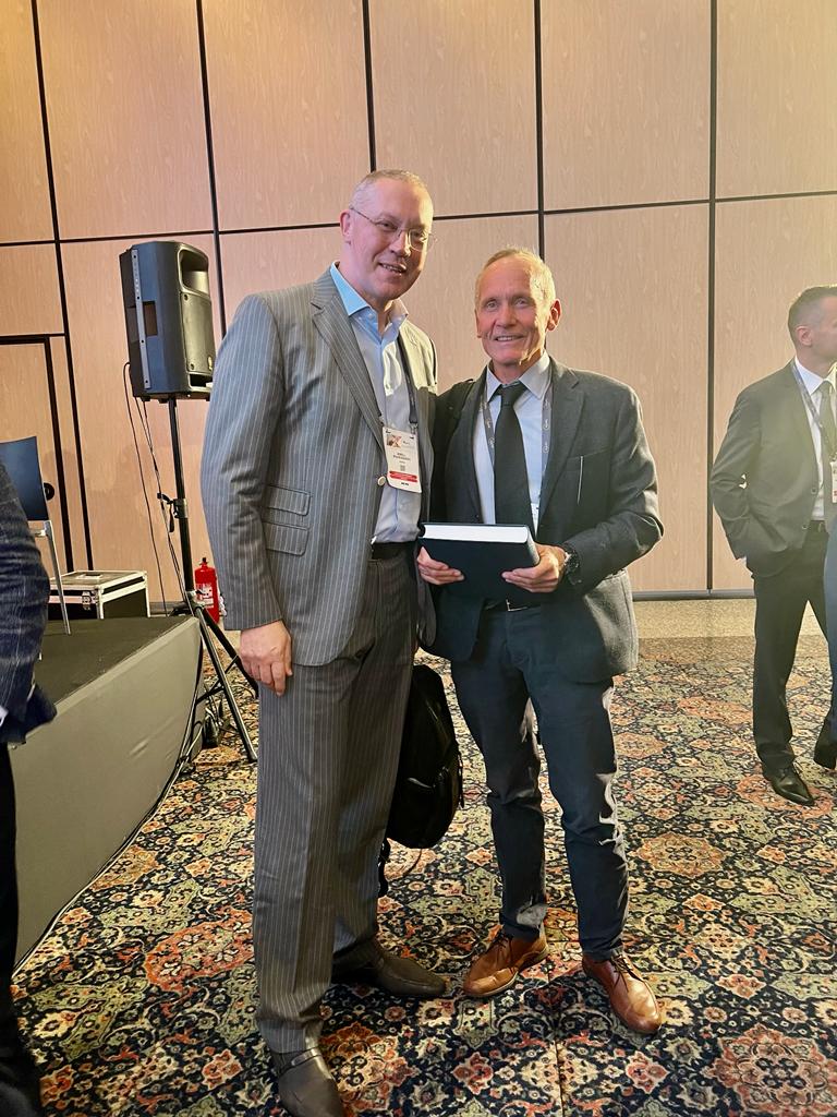 Пластический, реконструктивный и эстетический хирург, к.м.н. Автор методов Aptos Суламанидзе Марлен Андреевич и профессор